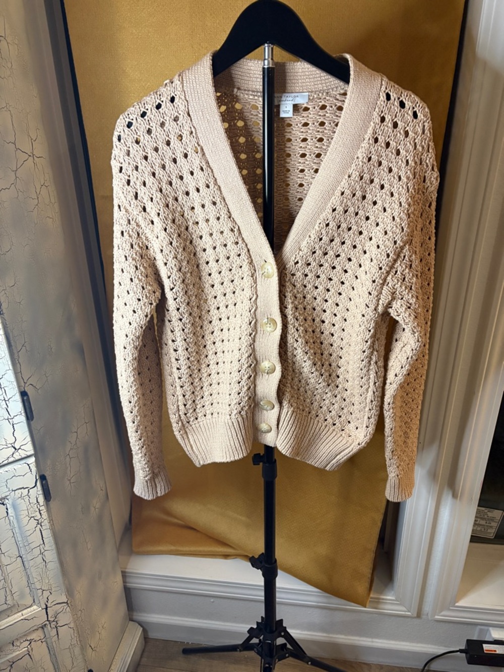Ann Taylor Weekend Chunky Mesh Stitch V-Neck Light Beige Cardigan Sz Small - Picture 3 of 7